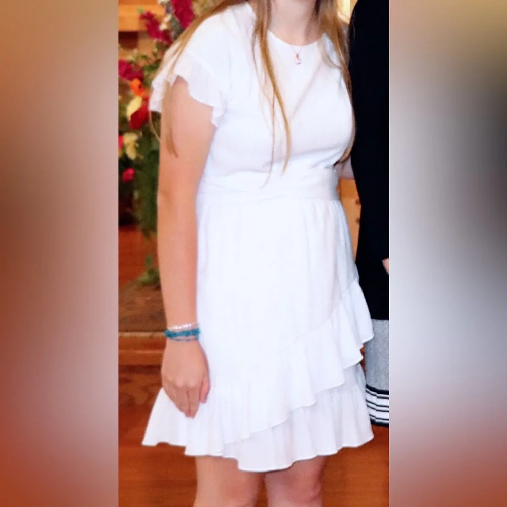 Michael Kors Elegant White Ruffle Dress - Picture 1 of 3